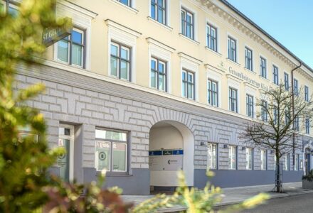 Ansicht Eingang_Clinicum St. Georg Bad Aibling